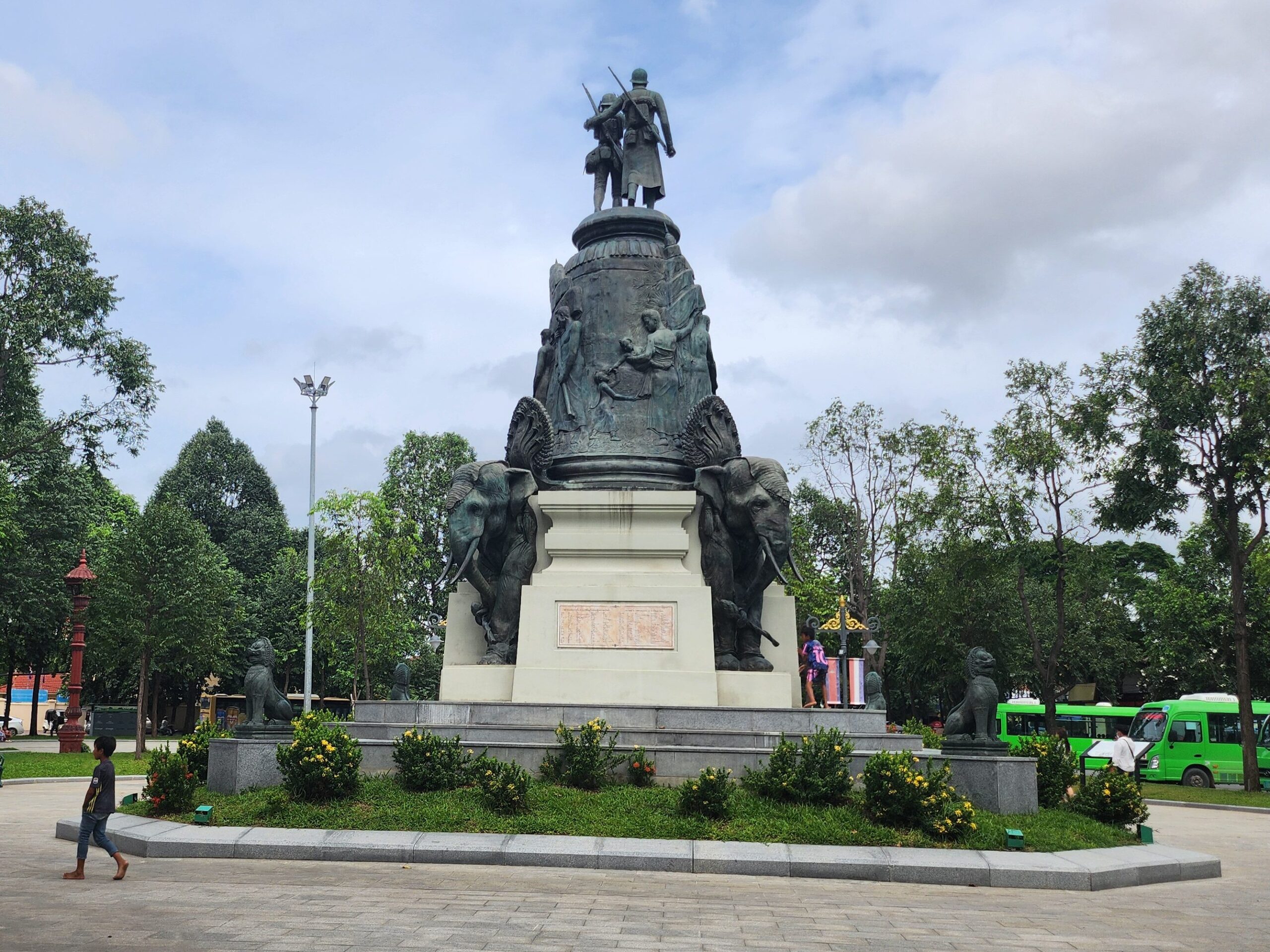 Statue for Heroes during World War 1 in Phnom Penh in Front of French Embassy